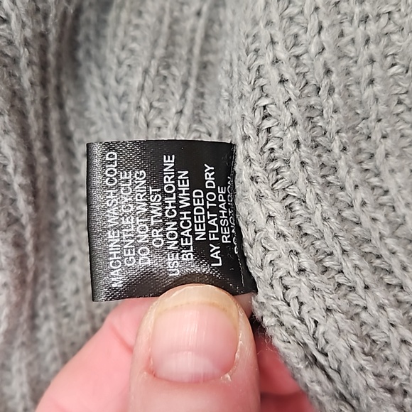 "SAY WHAT" Sz. L. Two-tone, gray /cream, long-sleeved, midi, sweater dress. - Picture 12 of 12